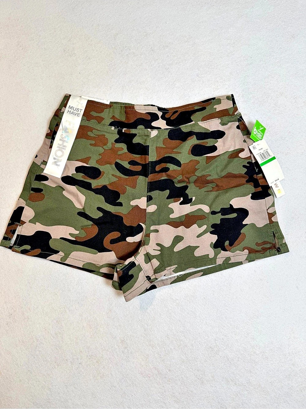 Tinseltown Camo Cargo Shorts in Green & Brown Size Large NWT Size L